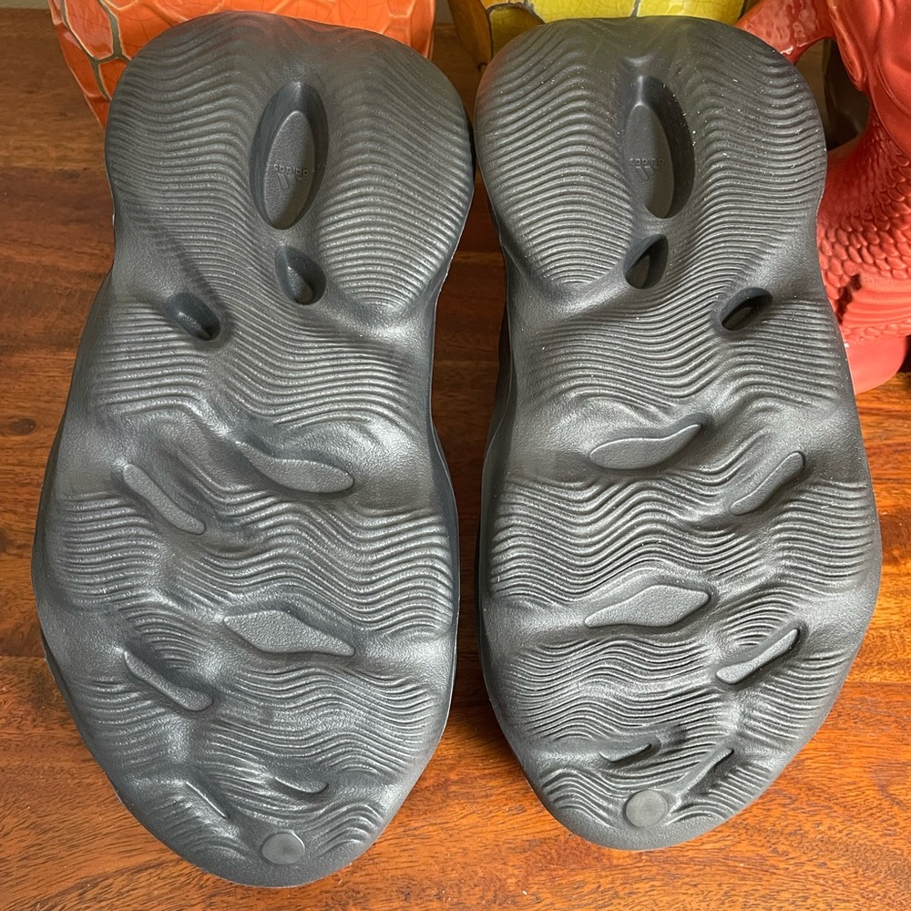 NIB Adidas Onyx (Black) Yeezy Foam Runners - Picture 3 of 7